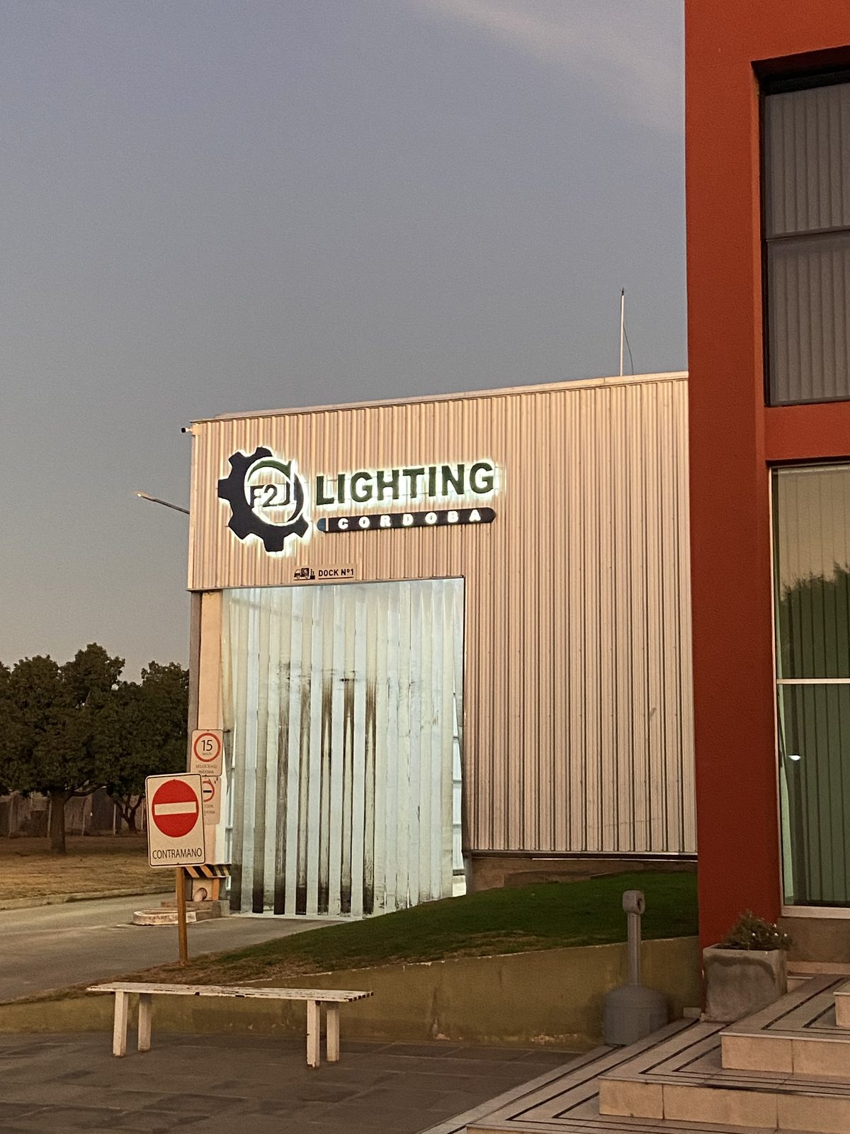 F2J Lighting planta
